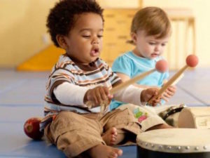 babies-drumming