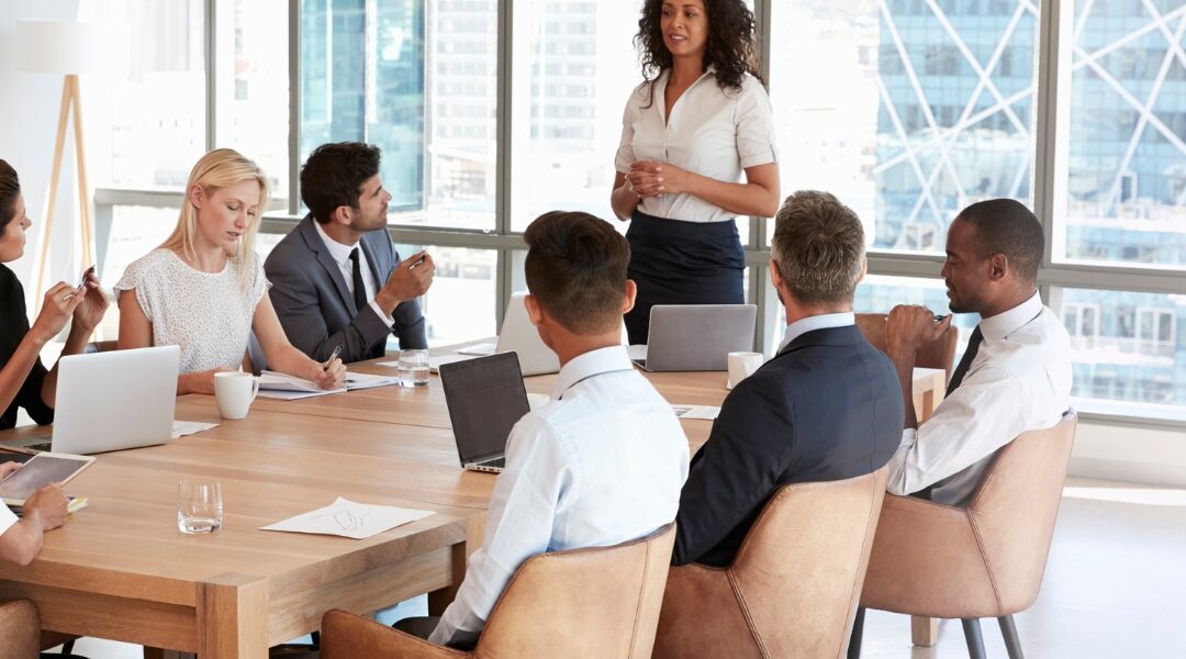 Como os programas de team building podem resolver o conflito de gerações nas empresas